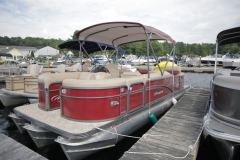 Pontton boat rental.  Enjoy the cruising day!